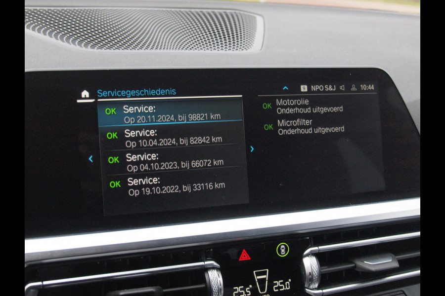 BMW 3-serie 320e Business Edition Plus | 19 Inch | Camera | Leer | Sfeerverlichting | Laserlight |  NL-Auto |