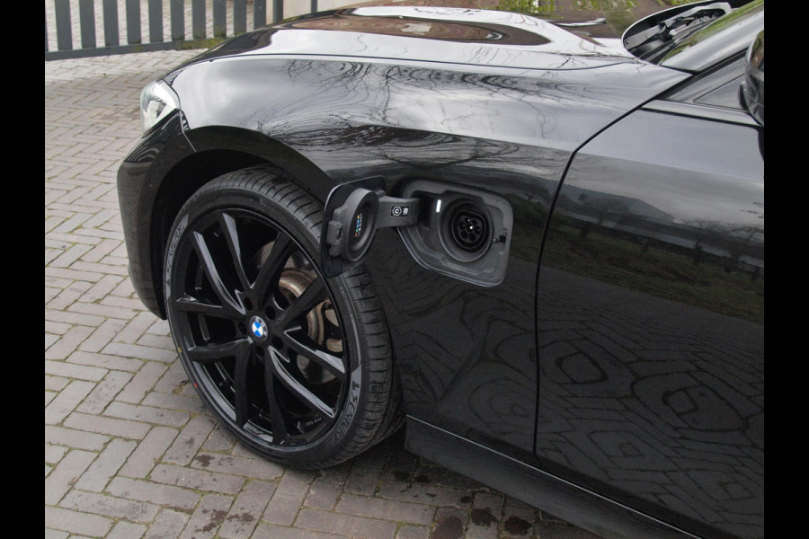 BMW 3-serie 320e Business Edition Plus | 19 Inch | Camera | Leer | Sfeerverlichting | Laserlight |  NL-Auto |