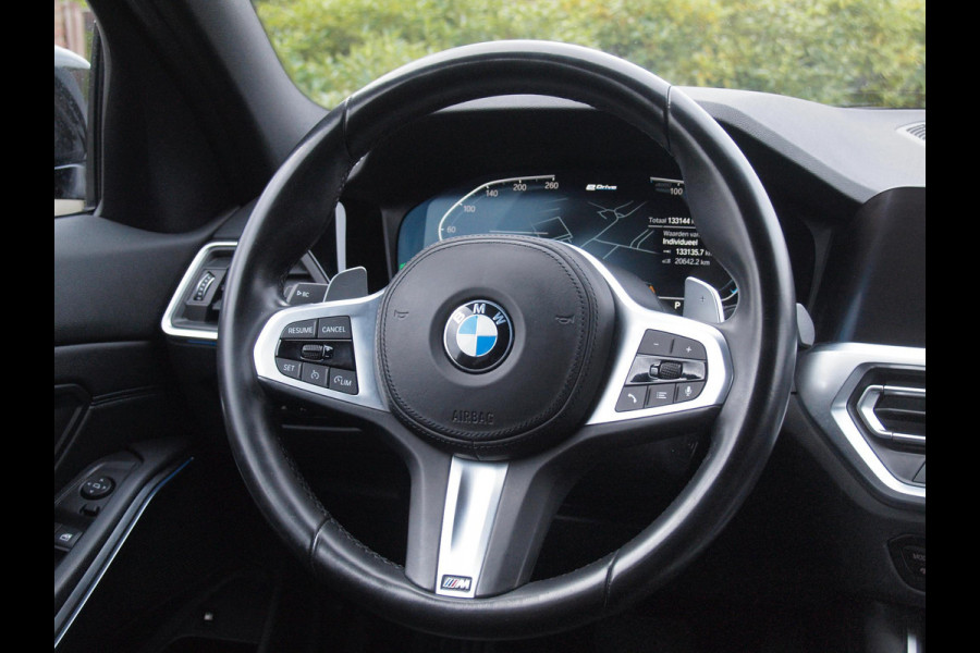 BMW 3-serie 320e Business Edition Plus | 19 Inch | Camera | Leer | Sfeerverlichting | Laserlight |  NL-Auto |