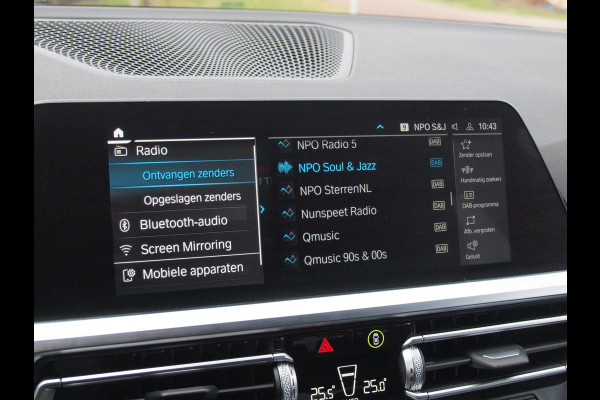 BMW 3-serie 320e Business Edition Plus | 19 Inch | Camera | Leer | Sfeerverlichting | Laserlight |  NL-Auto |