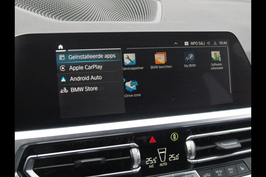 BMW 3-serie 320e Business Edition Plus | 19 Inch | Camera | Leer | Sfeerverlichting | Laserlight |  NL-Auto |