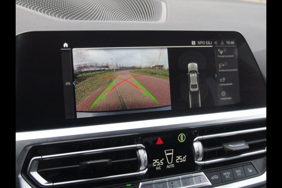 BMW 3-serie 320e Business Edition Plus | 19 Inch | Camera | Leer | Sfeerverlichting | Laserlight |  NL-Auto |