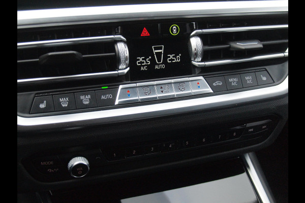 BMW 3-serie 320e Business Edition Plus | 19 Inch | Camera | Leer | Sfeerverlichting | Laserlight |  NL-Auto |