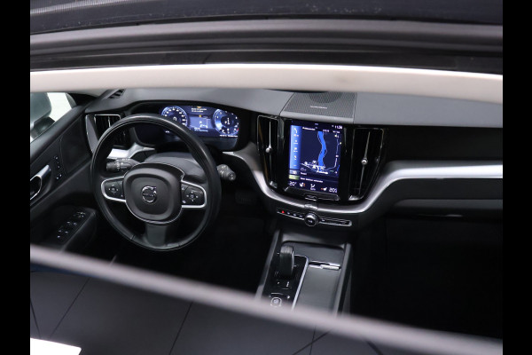 Volvo XC60 2.0 B5 Momentum Exclusive [TREKHAAK, SCHUIFKANTELDAK, MEMORY SEATS, ADAPTIVE CRUISE CONTROL, APPLE CARPLAY, ANDROID AUTO, HARMAN/KARDON, HUD, 360 CAMERA, NIEUWSTAAT]