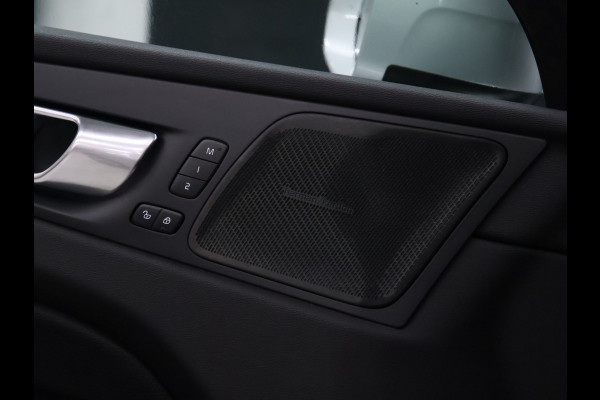 Volvo XC60 2.0 B5 Momentum Exclusive [TREKHAAK, SCHUIFKANTELDAK, MEMORY SEATS, ADAPTIVE CRUISE CONTROL, APPLE CARPLAY, ANDROID AUTO, HARMAN/KARDON, HUD, 360 CAMERA, NIEUWSTAAT]