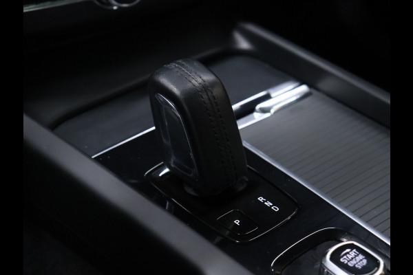Volvo XC60 2.0 B5 Momentum Exclusive [TREKHAAK, SCHUIFKANTELDAK, MEMORY SEATS, ADAPTIVE CRUISE CONTROL, APPLE CARPLAY, ANDROID AUTO, HARMAN/KARDON, HUD, 360 CAMERA, NIEUWSTAAT]