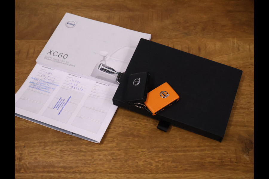 Volvo XC60 2.0 B5 Momentum Exclusive [TREKHAAK, SCHUIFKANTELDAK, MEMORY SEATS, ADAPTIVE CRUISE CONTROL, APPLE CARPLAY, ANDROID AUTO, HARMAN/KARDON, HUD, 360 CAMERA, NIEUWSTAAT]