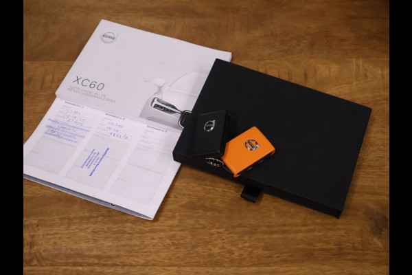 Volvo XC60 2.0 B5 Momentum Exclusive [TREKHAAK, SCHUIFKANTELDAK, MEMORY SEATS, ADAPTIVE CRUISE CONTROL, APPLE CARPLAY, ANDROID AUTO, HARMAN/KARDON, HUD, 360 CAMERA, NIEUWSTAAT]