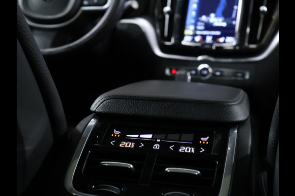 Volvo XC60 2.0 B5 Momentum Exclusive [TREKHAAK, SCHUIFKANTELDAK, MEMORY SEATS, ADAPTIVE CRUISE CONTROL, APPLE CARPLAY, ANDROID AUTO, HARMAN/KARDON, HUD, 360 CAMERA, NIEUWSTAAT]