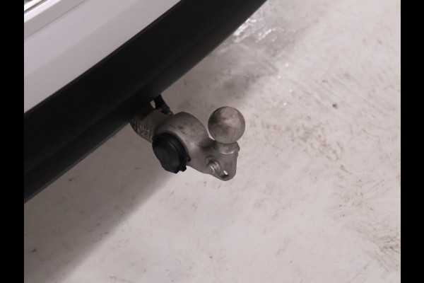 Volvo XC60 2.0 B5 Momentum Exclusive [TREKHAAK, SCHUIFKANTELDAK, MEMORY SEATS, ADAPTIVE CRUISE CONTROL, APPLE CARPLAY, ANDROID AUTO, HARMAN/KARDON, HUD, 360 CAMERA, NIEUWSTAAT]