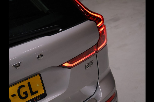 Volvo XC60 2.0 B5 Momentum Exclusive [TREKHAAK, SCHUIFKANTELDAK, MEMORY SEATS, ADAPTIVE CRUISE CONTROL, APPLE CARPLAY, ANDROID AUTO, HARMAN/KARDON, HUD, 360 CAMERA, NIEUWSTAAT]