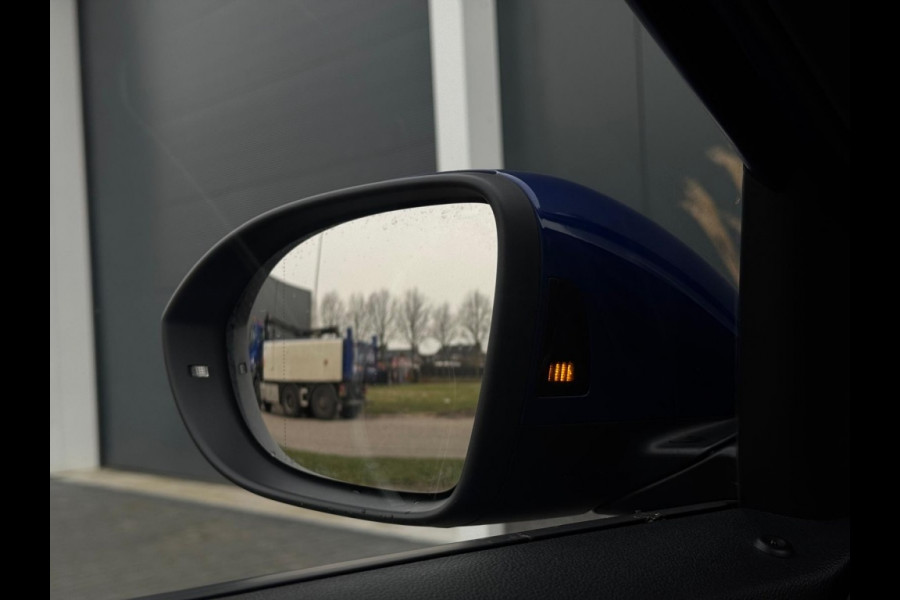 Volkswagen T-Roc 1.5 TSI R-Line 11-2025 IQ LIGHT NAVI CAMERA CLIMATE SPORTVELGEN