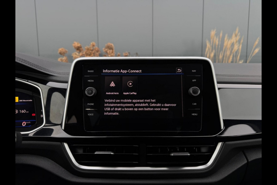 Volkswagen T-Roc 1.5 TSI R-Line 11-2025 IQ LIGHT NAVI CAMERA CLIMATE SPORTVELGEN