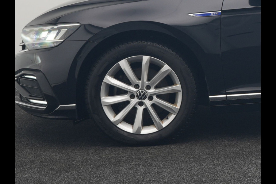 Volkswagen Passat Variant GTE Business Plug In Hybrid 218pk Dealer O.H PHEV | Panodak | Adaptive Cruise |  Sportstoelen Massage & Verwarmd | Camera | Apple Carplay |  BLIS | LED Koplampen |