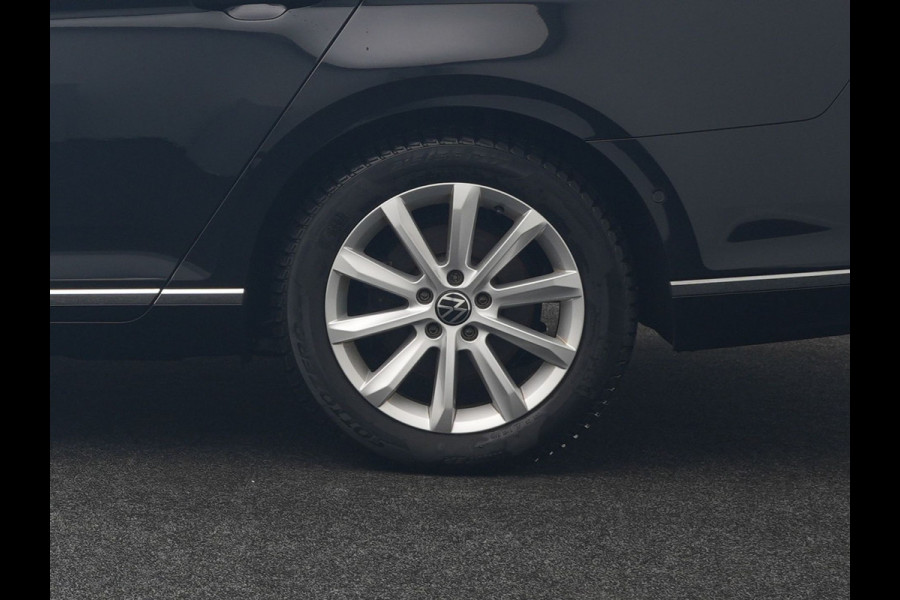 Volkswagen Passat Variant GTE Business Plug In Hybrid 218pk Dealer O.H PHEV | Panodak | Adaptive Cruise |  Sportstoelen Massage & Verwarmd | Camera | Apple Carplay |  BLIS | LED Koplampen |