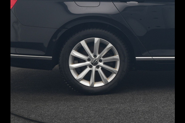 Volkswagen Passat Variant GTE Business Plug In Hybrid 218pk Dealer O.H PHEV | Panodak | Adaptive Cruise |  Sportstoelen Massage & Verwarmd | Camera | Apple Carplay |  BLIS | LED Koplampen |