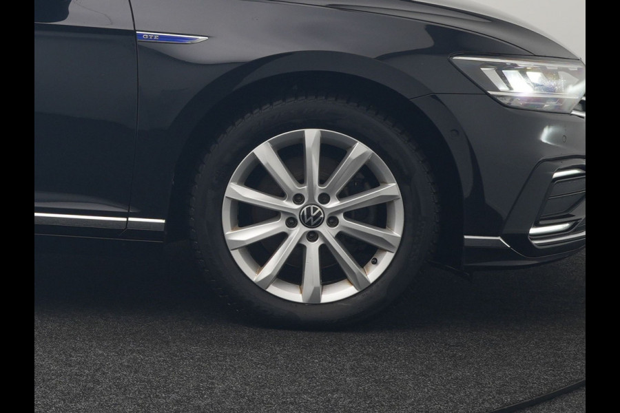 Volkswagen Passat Variant GTE Business Plug In Hybrid 218pk Dealer O.H PHEV | Panodak | Adaptive Cruise |  Sportstoelen Massage & Verwarmd | Camera | Apple Carplay |  BLIS | LED Koplampen |