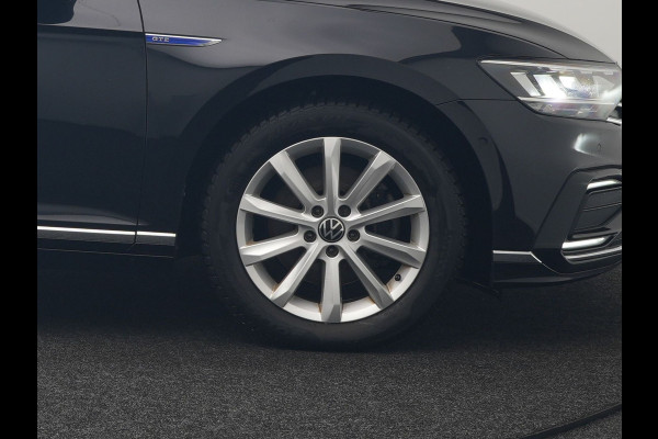 Volkswagen Passat Variant GTE Business Plug In Hybrid 218pk Dealer O.H PHEV | Panodak | Adaptive Cruise |  Sportstoelen Massage & Verwarmd | Camera | Apple Carplay |  BLIS | LED Koplampen |