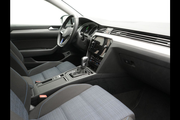 Volkswagen Passat Variant GTE Business Plug In Hybrid 218pk Dealer O.H PHEV | Panodak | Adaptive Cruise |  Sportstoelen Massage & Verwarmd | Camera | Apple Carplay |  BLIS | LED Koplampen |