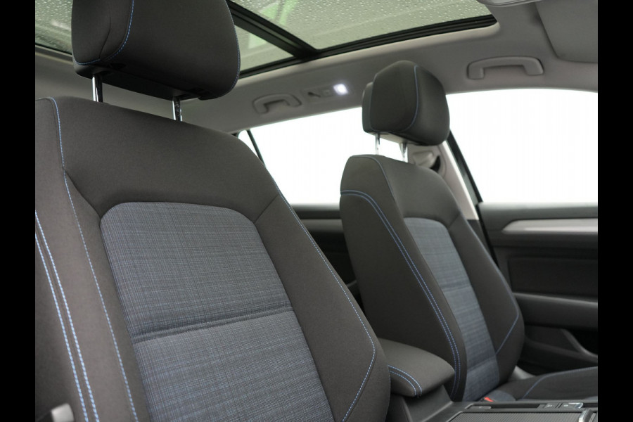 Volkswagen Passat Variant GTE Business Plug In Hybrid 218pk Dealer O.H PHEV | Panodak | Adaptive Cruise |  Sportstoelen Massage & Verwarmd | Camera | Apple Carplay |  BLIS | LED Koplampen |
