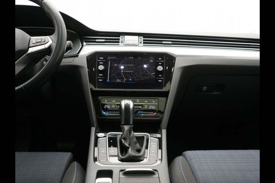 Volkswagen Passat Variant GTE Business Plug In Hybrid 218pk Dealer O.H PHEV | Panodak | Adaptive Cruise |  Sportstoelen Massage & Verwarmd | Camera | Apple Carplay |  BLIS | LED Koplampen |
