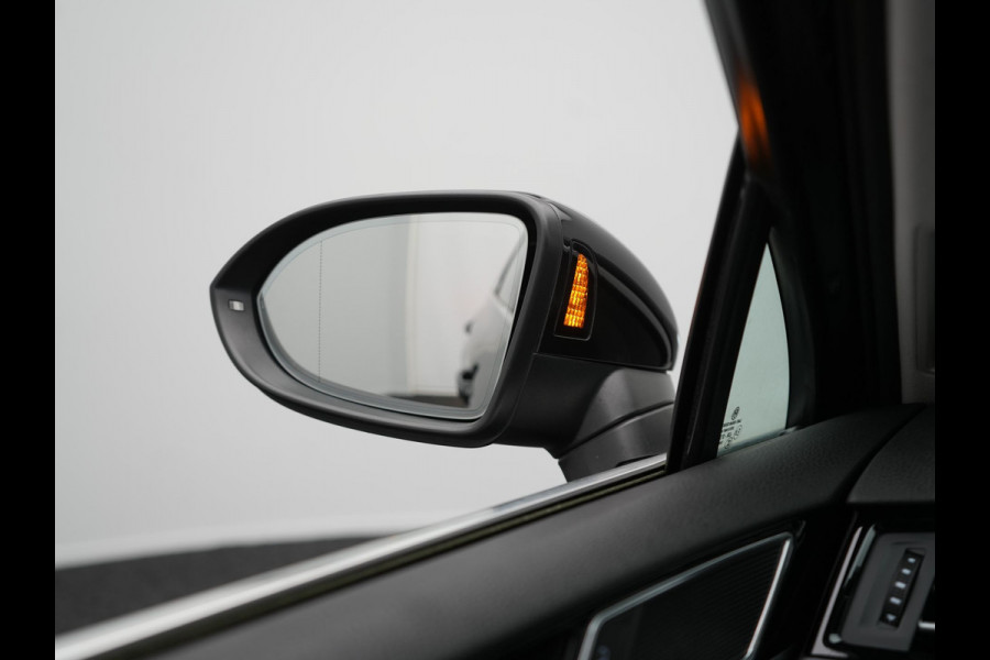 Volkswagen Passat Variant GTE Business Plug In Hybrid 218pk Dealer O.H PHEV | Panodak | Adaptive Cruise |  Sportstoelen Massage & Verwarmd | Camera | Apple Carplay |  BLIS | LED Koplampen |