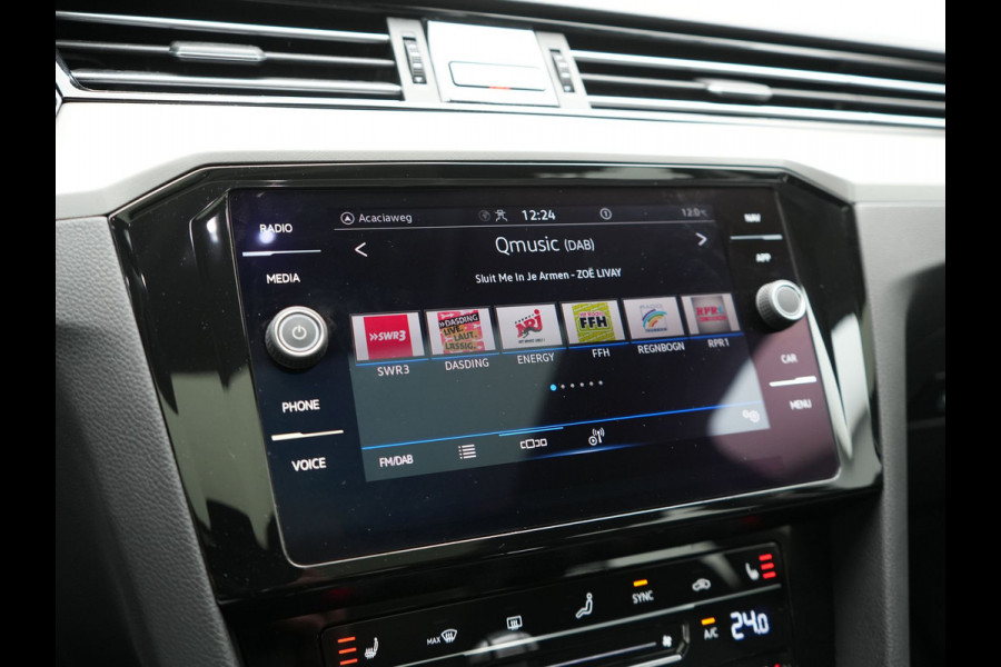 Volkswagen Passat Variant GTE Business Plug In Hybrid 218pk Dealer O.H PHEV | Panodak | Adaptive Cruise |  Sportstoelen Massage & Verwarmd | Camera | Apple Carplay |  BLIS | LED Koplampen |