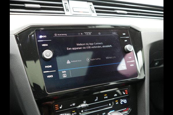 Volkswagen Passat Variant GTE Business Plug In Hybrid 218pk Dealer O.H PHEV | Panodak | Adaptive Cruise |  Sportstoelen Massage & Verwarmd | Camera | Apple Carplay |  BLIS | LED Koplampen |