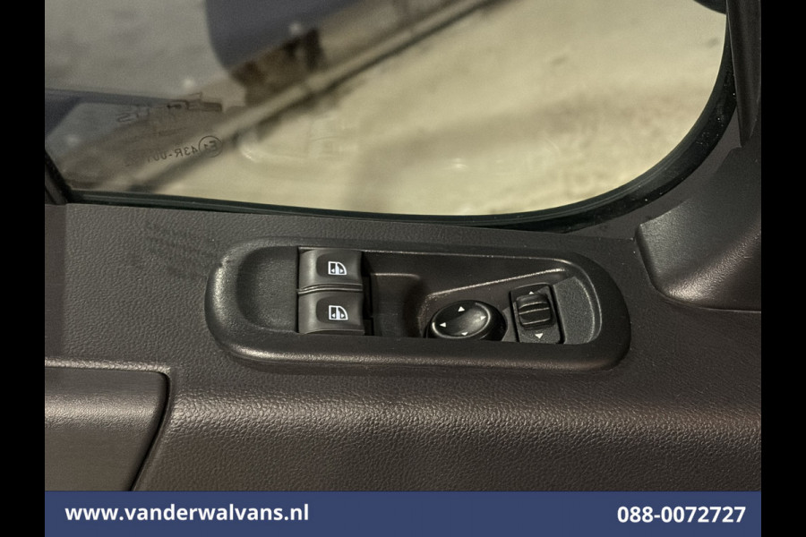 Renault Master 2.3 dCi 136pk L2H2 Euro6 Airco | Camera | Navigatie | LED | 2500kg Trekhaak | Cruisecontrol Parkeersensoren, Bijrijdersbank