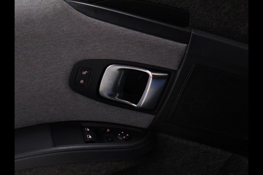 BMW i3 Basis iPerformance 94Ah 33 kWh [ADAPTIVE CRUISE CONTROL, BLUETOOTH TELEFOON, ACHTERUITRIJCAMERA, PDC V+A, BMW LED, STOELVERWARMING, AUTOMATISCHE AIRCO, NIEUWSTAAT]