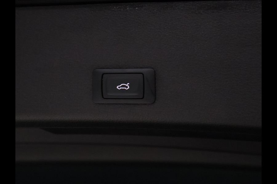 Audi e-tron e-tron 55 quattro advanced 95 kWh [TREKHAAK, SCHUIFKANTELDAK, LUCHTVERING, MEMORY SEATS, ADAPTIVE CRUISE CONTROL, APPLE CARPLAY, ANDROID AUTO, PDC V+A, STOELVERWARMING, NIEUWSTAAT]
