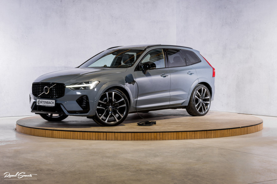 Volvo XC60 2.0 T8 Plug-in hybrid AWD Ultimate Dark Long range | Luchtvering | Bowers&Wilkins | Zwenkbare trekhaak | Panorama dak | Wol interieur |
