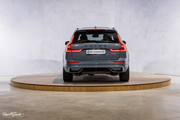 Volvo XC60 2.0 T8 Plug-in hybrid AWD Ultimate Dark Long range | Luchtvering | Bowers&Wilkins | Zwenkbare trekhaak | Panorama dak | Wol interieur |