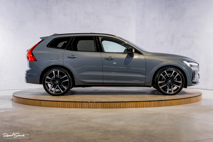 Volvo XC60 2.0 T8 Plug-in hybrid AWD Ultimate Dark Long range | Luchtvering | Bowers&Wilkins | Zwenkbare trekhaak | Panorama dak | Wol interieur |