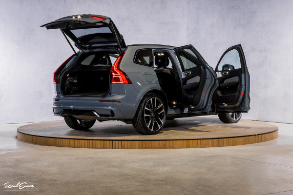 Volvo XC60 2.0 T8 Plug-in hybrid AWD Ultimate Dark Long range | Luchtvering | Bowers&Wilkins | Zwenkbare trekhaak | Panorama dak | Wol interieur |