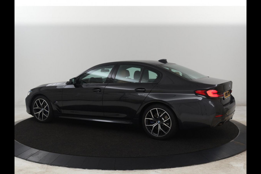 BMW 5 Serie 530i M Sport | Head-Up | Adaptive cruise | Leder | Harman/Kardon | Laserlicht | 360 Camera | Stoelverwarming | Carplay | Navigatie | Sportstoelen | Dodehoek detectie | Stuurverwarming | Live Cockpit