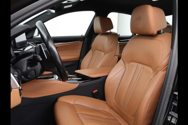 BMW 5 Serie 530i M Sport | Head-Up | Adaptive cruise | Leder | Harman/Kardon | Laserlicht | 360 Camera | Stoelverwarming | Carplay | Navigatie | Sportstoelen | Dodehoek detectie | Stuurverwarming | Live Cockpit