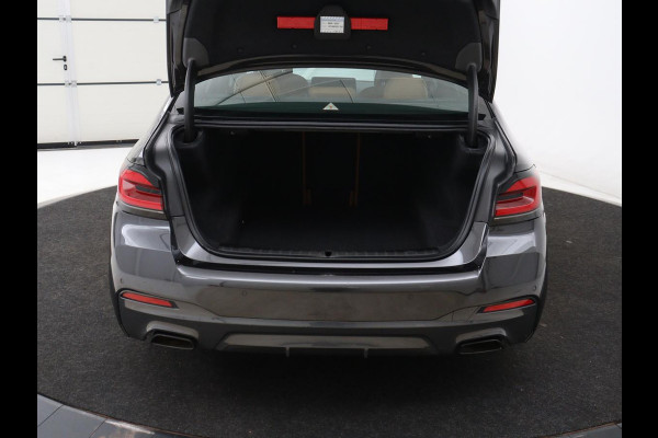 BMW 5 Serie 530i M Sport | Head-Up | Adaptive cruise | Leder | Harman/Kardon | Laserlicht | 360 Camera | Stoelverwarming | Carplay | Navigatie | Sportstoelen | Dodehoek detectie | Stuurverwarming | Live Cockpit