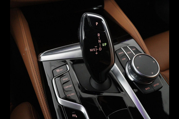 BMW 5 Serie 530i M Sport | Head-Up | Adaptive cruise | Leder | Harman/Kardon | Laserlicht | 360 Camera | Stoelverwarming | Carplay | Navigatie | Sportstoelen | Dodehoek detectie | Stuurverwarming | Live Cockpit