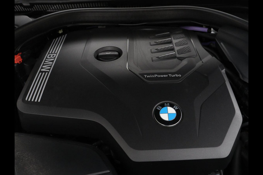 BMW 5 Serie 530i M Sport | Head-Up | Adaptive cruise | Leder | Harman/Kardon | Laserlicht | 360 Camera | Stoelverwarming | Carplay | Navigatie | Sportstoelen | Dodehoek detectie | Stuurverwarming | Live Cockpit