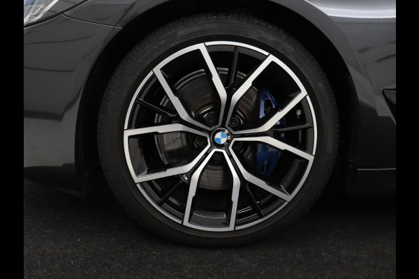 BMW 5 Serie 530i M Sport | Head-Up | Adaptive cruise | Leder | Harman/Kardon | Laserlicht | 360 Camera | Stoelverwarming | Carplay | Navigatie | Sportstoelen | Dodehoek detectie | Stuurverwarming | Live Cockpit