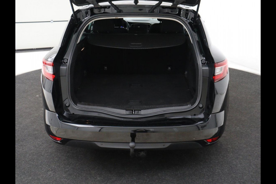 Renault Mégane 1.3 TCe Limited | Automaat | Stoelverwarming | Camera | Trekhaak | Navigatie | Keyless | Climate control | Parkeerhulp | Cruise control