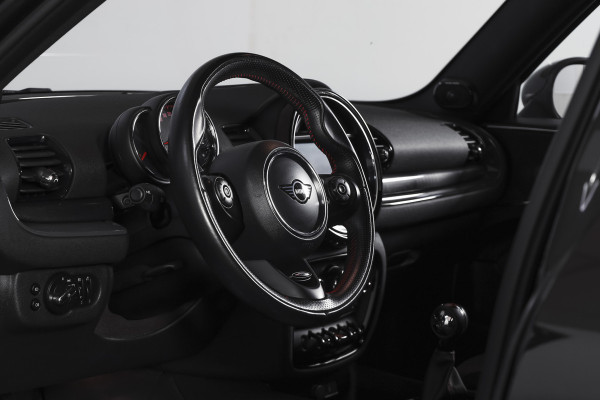 MINI Clubman 1.5 One Chili 100 PK | Cruise | Stoelverw. | Harman/Kardon | PDC | Camera | NAV + App. Connect | ECC | LM 18" |