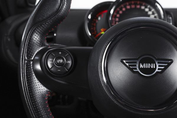 MINI Clubman 1.5 One Chili 100 PK | Cruise | Stoelverw. | Harman/Kardon | PDC | Camera | NAV + App. Connect | ECC | LM 18" |