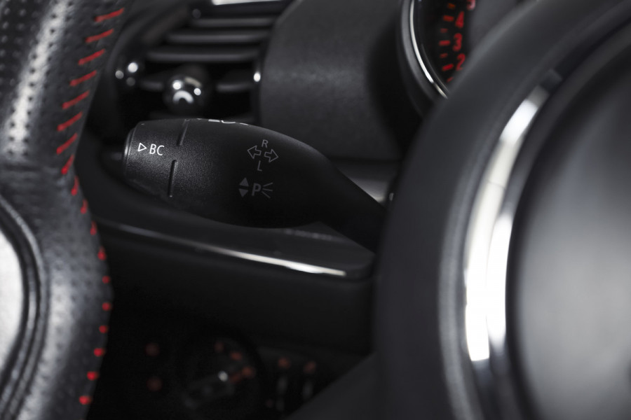 MINI Clubman 1.5 One Chili 100 PK | Cruise | Stoelverw. | Harman/Kardon | PDC | Camera | NAV + App. Connect | ECC | LM 18" |