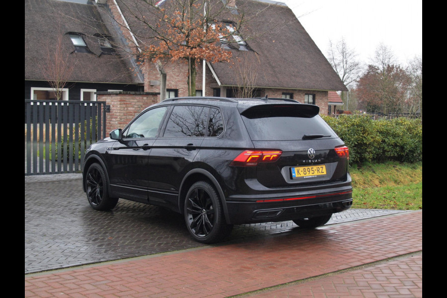 Volkswagen Tiguan 1.5 TSI R-Line Business+ | Black Style | Sfeerverlichting | Leer | Virtual Cockpit | Apple Carplay | NL-Auto |