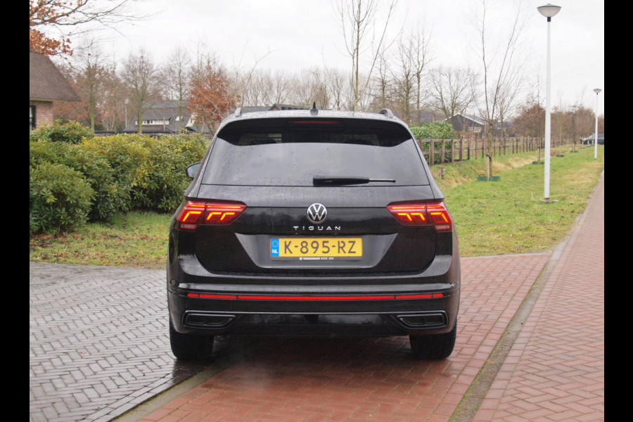 Volkswagen Tiguan 1.5 TSI R-Line Business+ | Black Style | Sfeerverlichting | Leer | Virtual Cockpit | Apple Carplay | NL-Auto |