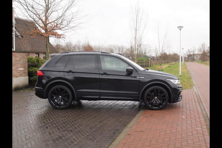 Volkswagen Tiguan 1.5 TSI R-Line Business+ | Black Style | Sfeerverlichting | Leer | Virtual Cockpit | Apple Carplay | NL-Auto |