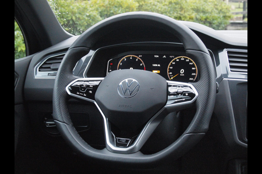 Volkswagen Tiguan 1.5 TSI R-Line Business+ | Black Style | Sfeerverlichting | Leer | Virtual Cockpit | Apple Carplay | NL-Auto |