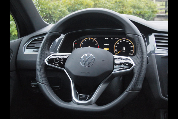Volkswagen Tiguan 1.5 TSI R-Line Business+ | Black Style | Sfeerverlichting | Leer | Virtual Cockpit | Apple Carplay | NL-Auto |